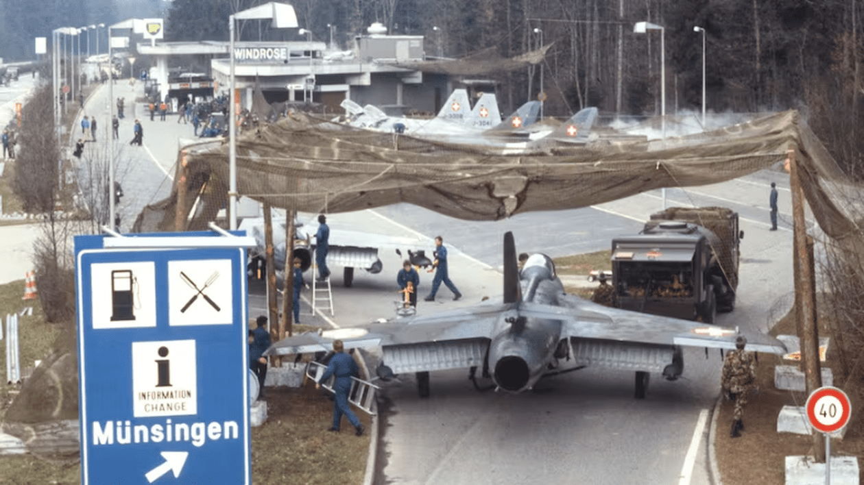 Forțele Aeriene Elvețiene vor efectua manevre de decolare și aterizare cu avioane de luptă pe autostradă. Germania și Austria, planuri pentru aceleași exerciții