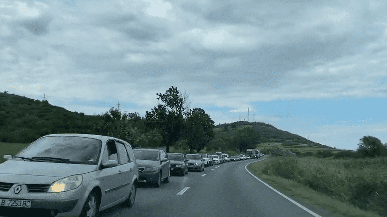 Aglomerație pe Valea Prahovei, pe sensul de coborâre al DN1 către Ploiești. Unde se înregistrează coloane de mașini