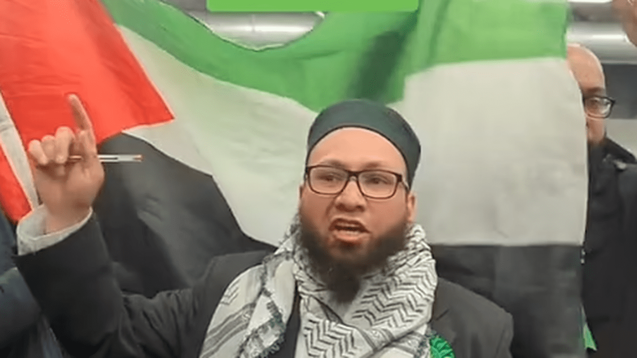 Un politician din Partidul Verzilor care a câștigat un loc în Consiliul Local din Leeds și-a încheiat discursul strigând „Allah Akbar”
