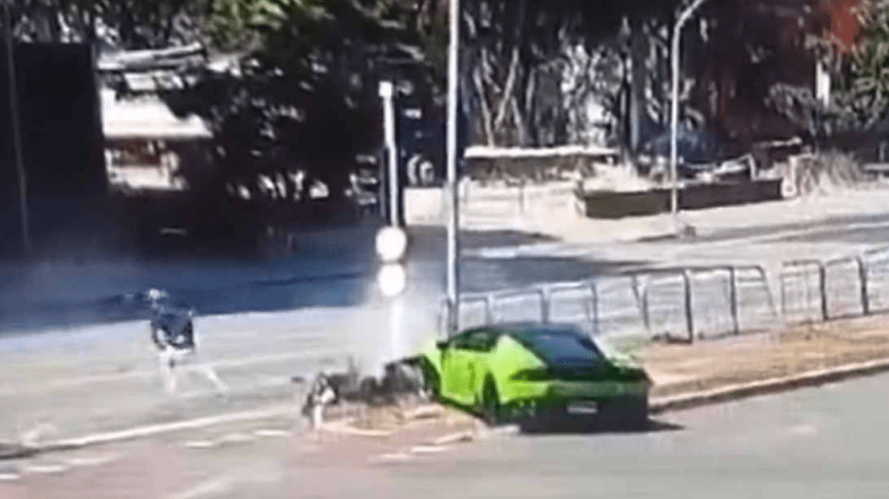 Un brazilian a intrat cu Lamborghiniul de 530.000 de euro într-un stâlp, când urmărea motociclistul care îi furase Rolexul de 40.000 de euro | VIDEO