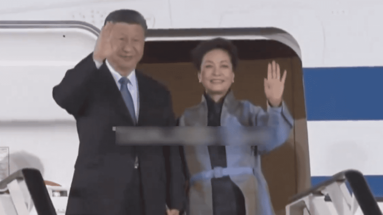 Xi Jinping a ajuns marți seară la Belgrad, cu un avion special, într-o vizită de stat în Serbia
