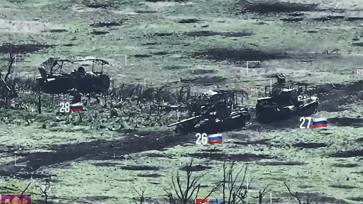 „Drumul către iad”. Ucrainenii publică un clip cu zeci de tancuri și blindate distruse pe o linie a frontului din Donețk