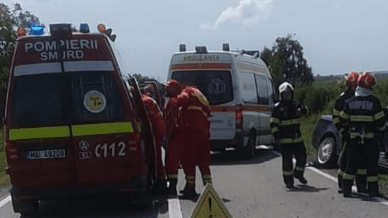 Un bebeluș a murit într-un grav accident rutier între o basculantă cu nisip şi un autoturism, pe DN 19E, în Bihor