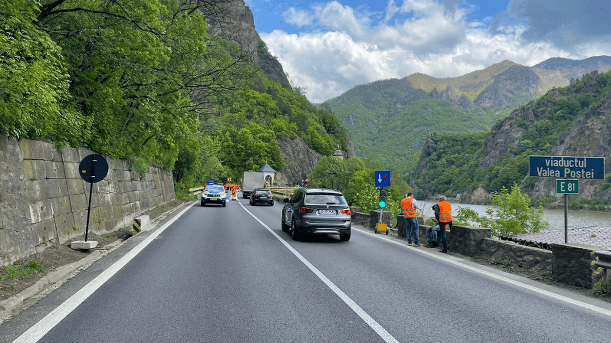 Rute ocolitoare cât timp este închisă Valea Oltului. Harta cu variantele propuse de CNAIR transportatorilor de marfă pentru a evita DN 7