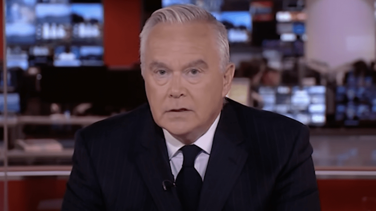 Huw Edwards, jurnalistul care a anunțat la BBC moartea reginei Elisabeta a II-a, acuzat de realizarea de imagini pornografice cu copii