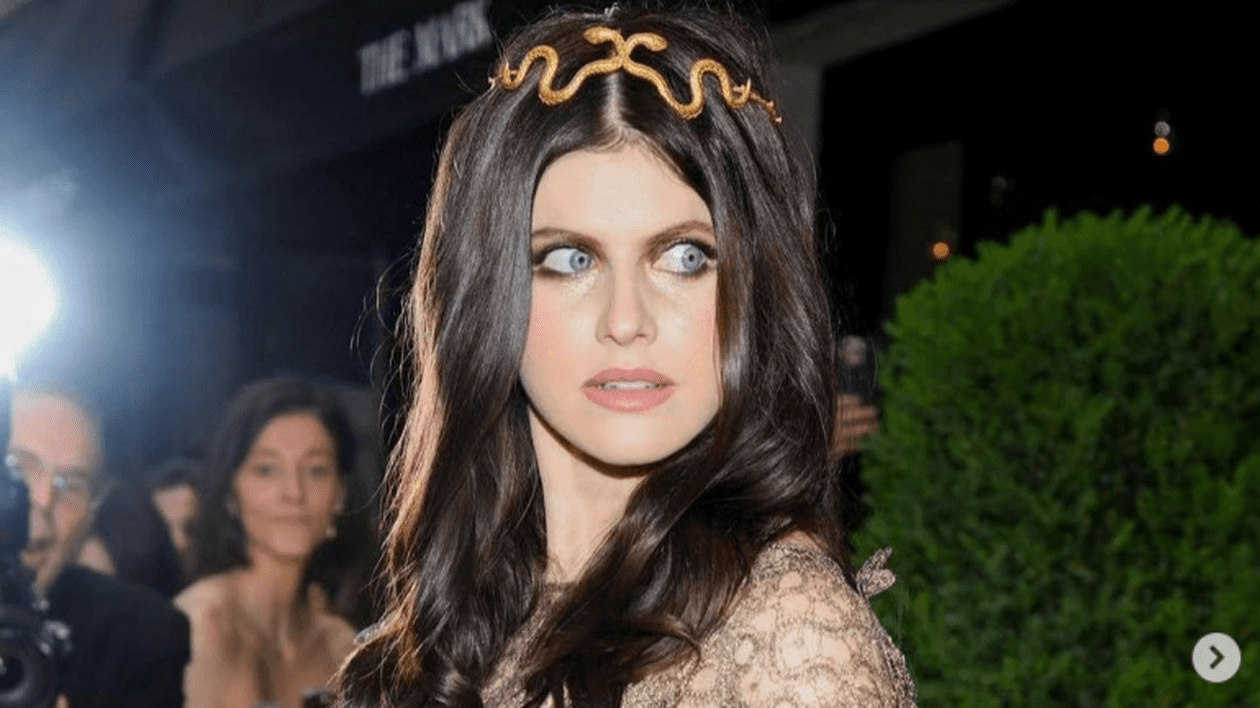 Actrița Alexandra Daddario este însărcinată. Prima imagine cu sarcina ținută secretă timp de șase luni