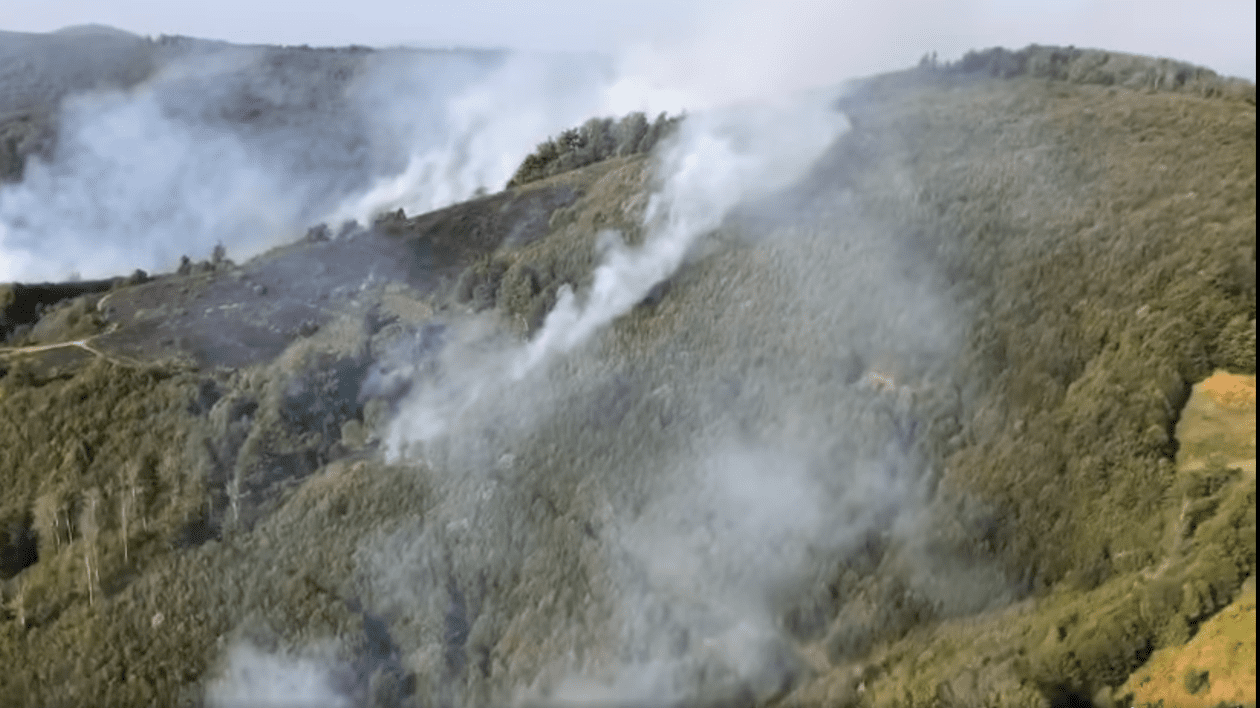 Două avioane Spartan ale Forţelor Aeriene Române intervin în Mehedinţi pentru stingerea incendiilor de pădure