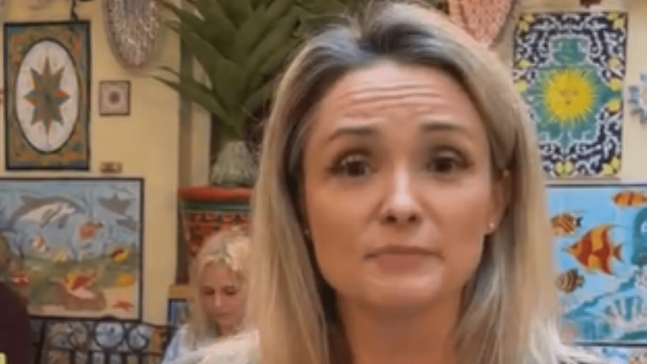 Amalia Bellantoni, femeia care a sesizat CCR și a împiedicat-o pe Diana Șoșoacă să candideze la prezidențiale, a sărbătorit cu șampanie | VIDEO