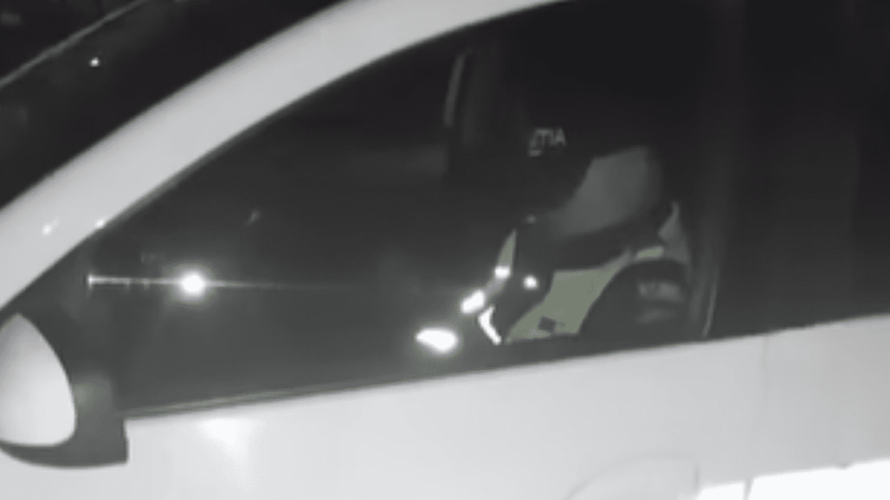 Un polițist și un jandarm din Vrancea au fost surprinși dormind în timpul serviciului | VIDEO