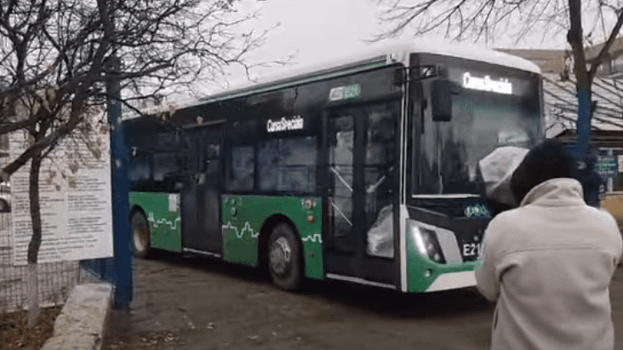 Sacii Cu Voturi, Căraţi La Renumărare Cu Autobuzele şi Cărucioarele De ...