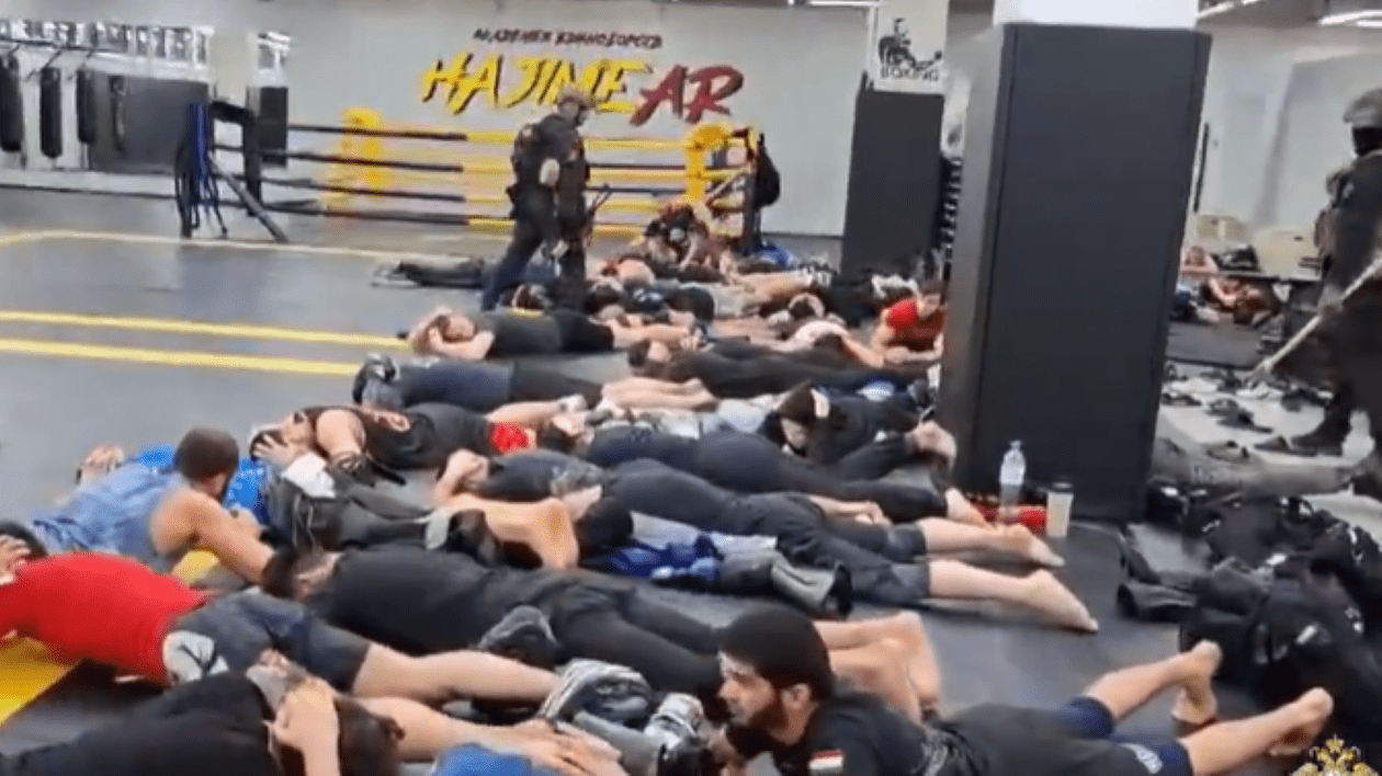 Mai mulți polițiști ruși au dat buzna într-un club de MMA din Sankt Petersburg