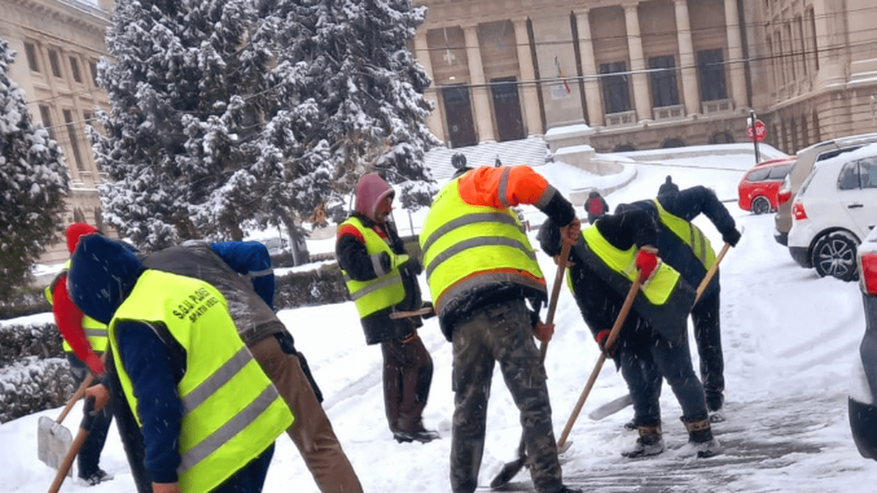 Primăria Ploiești a fost amendată de Poliția Rutieră pentru eșecul deszăpezirii din oraș