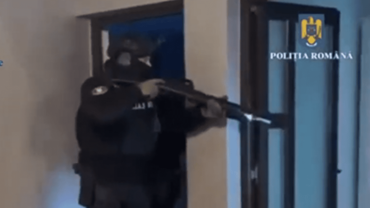 Polițist surprins în timpul unei percheziții efecutate în cazul încăierării de la Urziceni