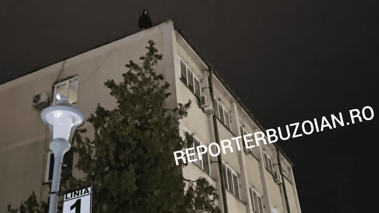 bărbat urcat pe o clădire cu 3 etaje