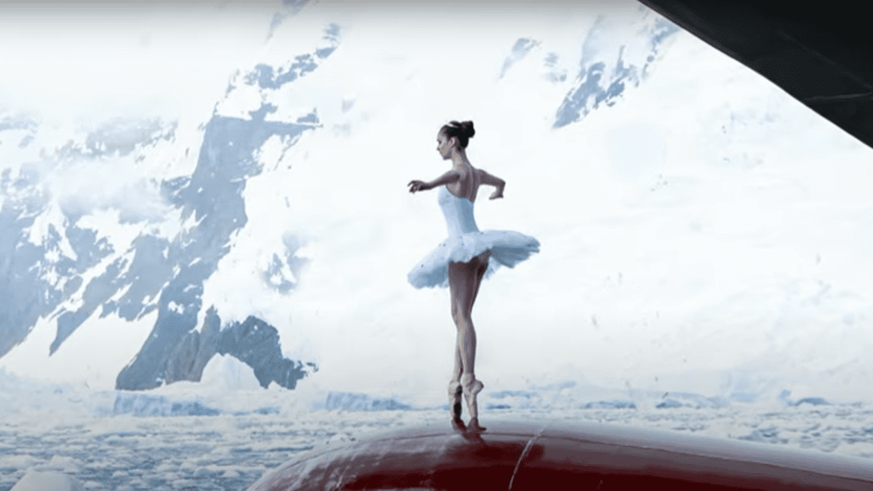 Balerina Victoria Dauberville dansează în Antarctica