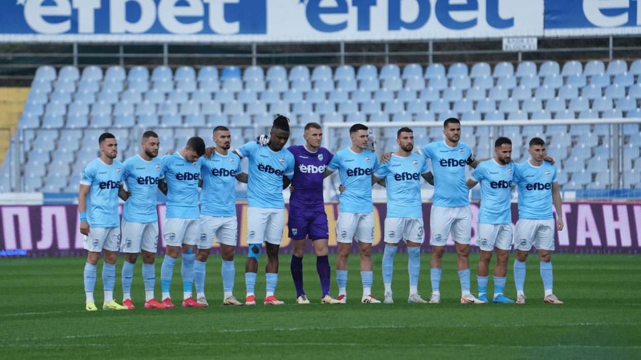Pe un stadion din Bulgaria s-a ținut un minut de reculegere pentru un fotbalist despre care s-a aflat ulterior că e viu. „Îi dorim mulţi ani cu sănătate”
