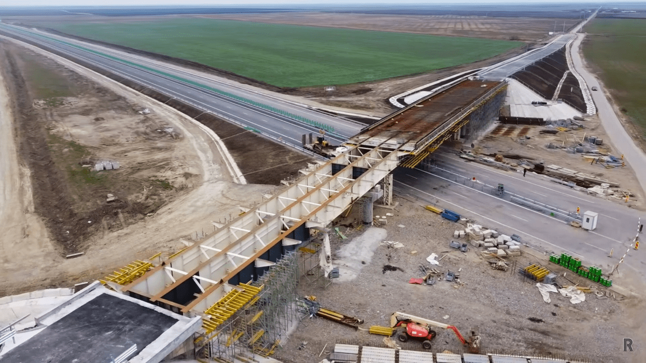 Suduri neconforme la un pod de pe Autostrada A7 Ploiești - Buzău. „Toate părțile implicate aleargă să se acopere cu hârtii”