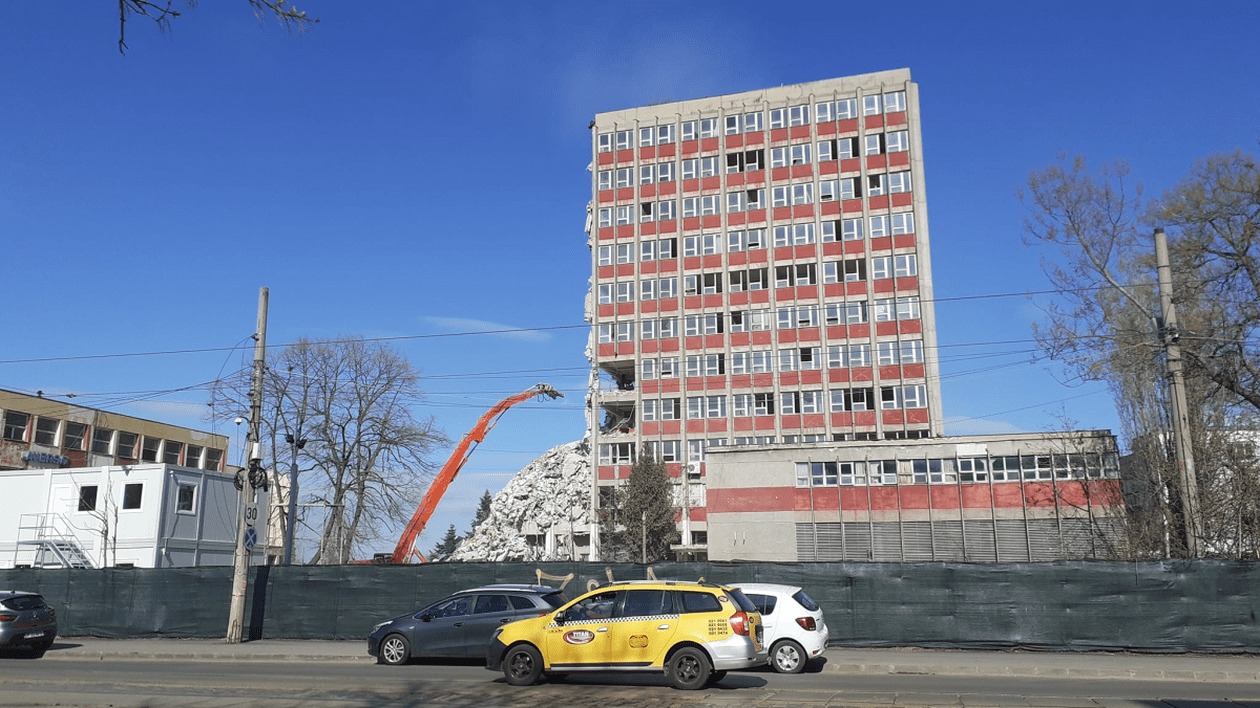 Fabrică din București, dărâmată pentru a face loc unui cartier de 1 miliard de euro