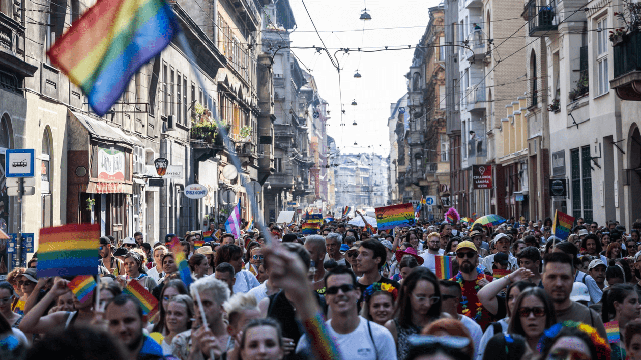 Guvernul maghiar vrea să interzică marșul Pride din Budapesta din acest an. Poliția va putea folosi recunoașterea facială pentru a-i identifica pe participanți