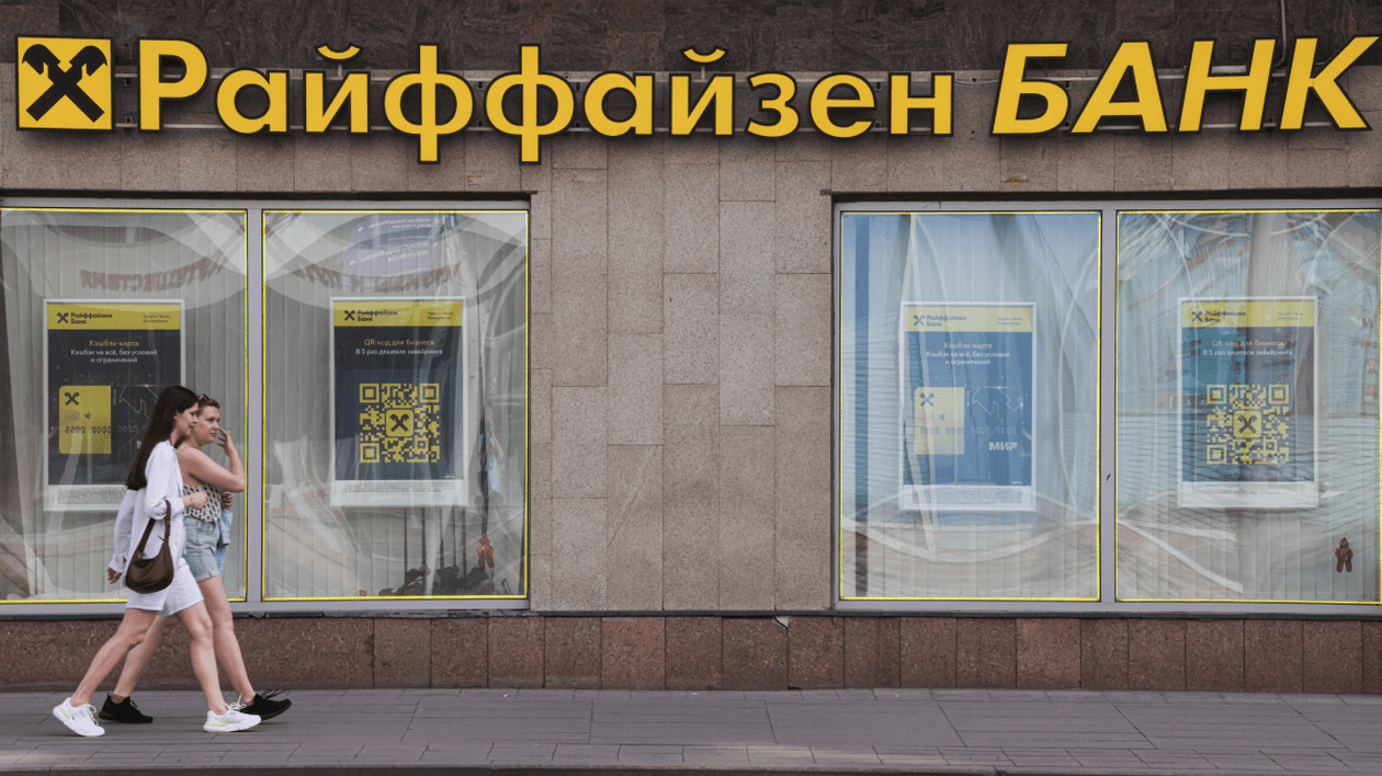 Raiffeisen Bank a trimis în Rusia 10 miliarde de dolari înainte de startul invaziei în Ucraina
