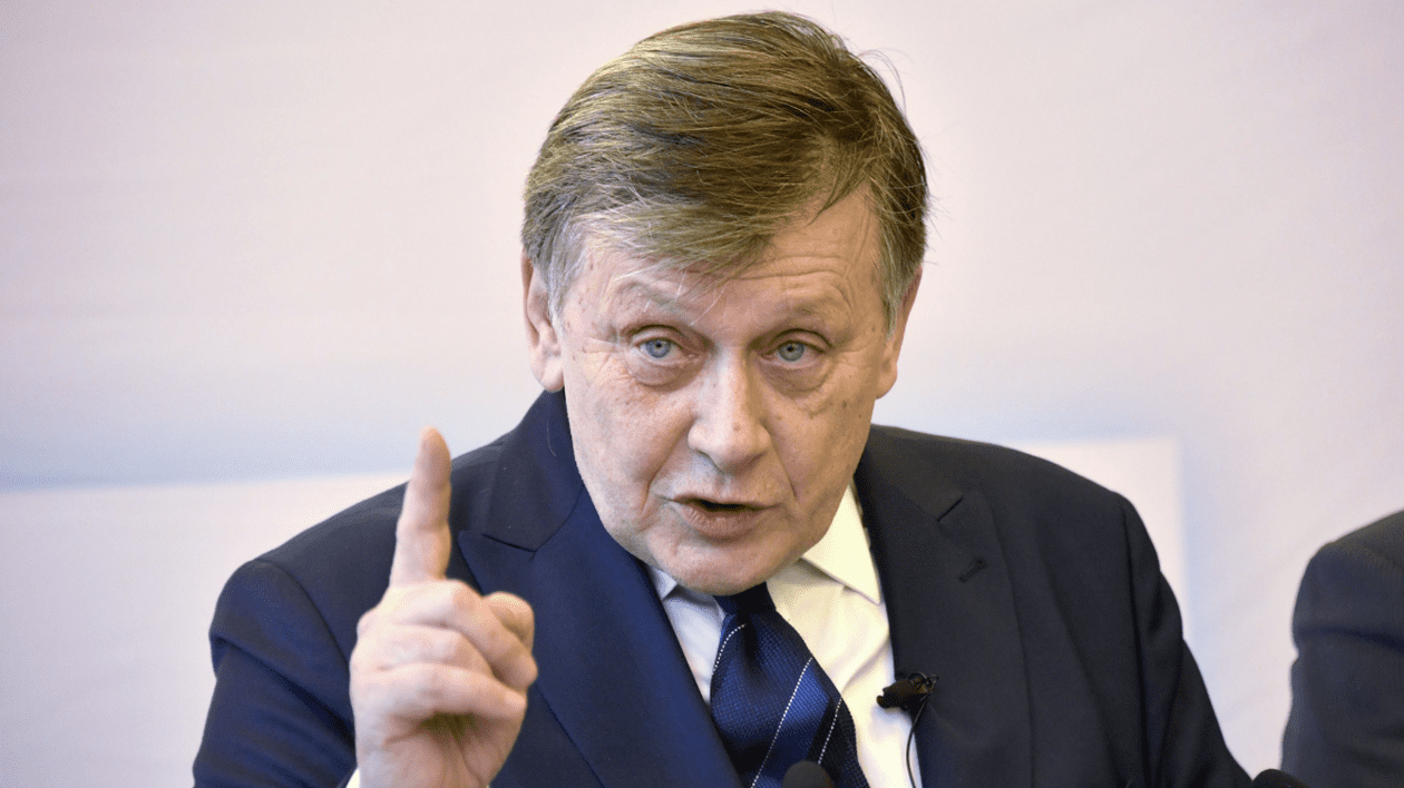 Crin Antonescu, ironic despre situația candidaților suveraniști: „Acolo e ca la un parastas, se înghesuie, fură de pe masă, din colivă”