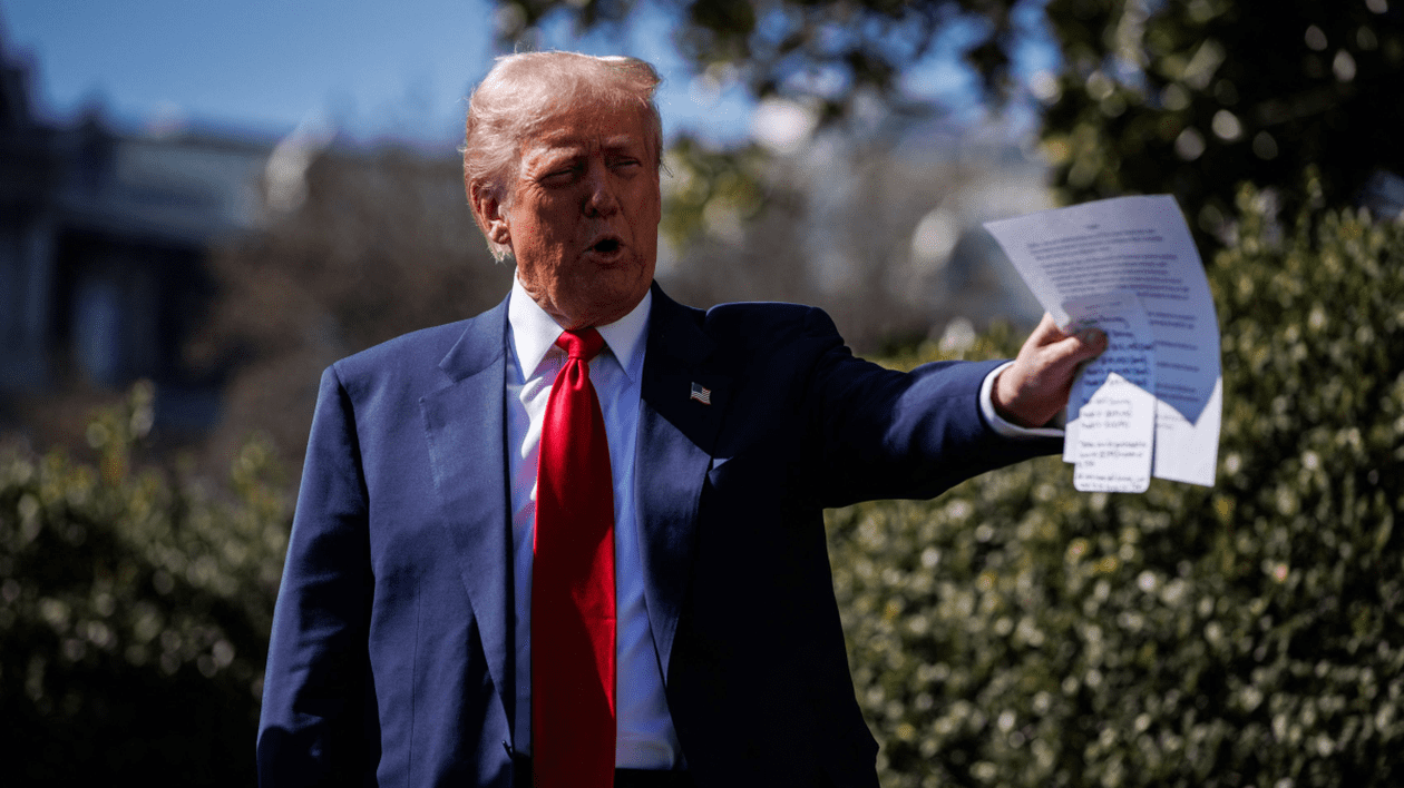 Războiul comercial al lui Donald Trump se extinde la nivel global, din cauza tarifelor de 25% la importurile de aluminiu și oțel