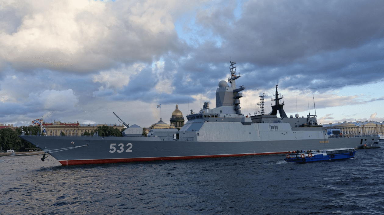Rusia sfidează Vestul: Navă de război cu armament traversează Canalul Mânecii spre Ucraina