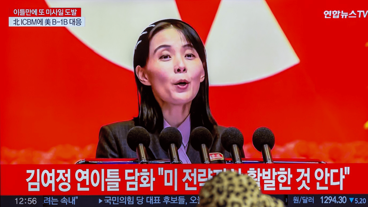 Sora lui Kim Jong-un amenință cu represalii din cauza sosirii unui portavion american în zonă