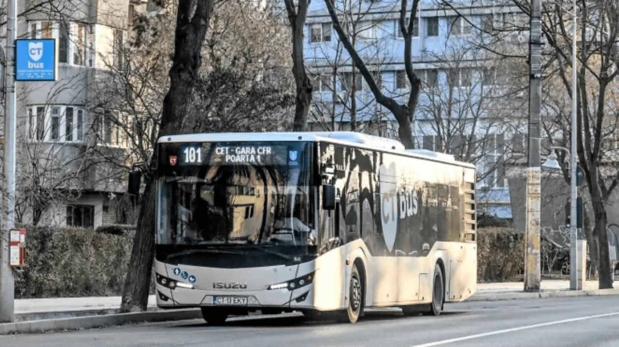 Un aautobuz pe o stradă din Constanța