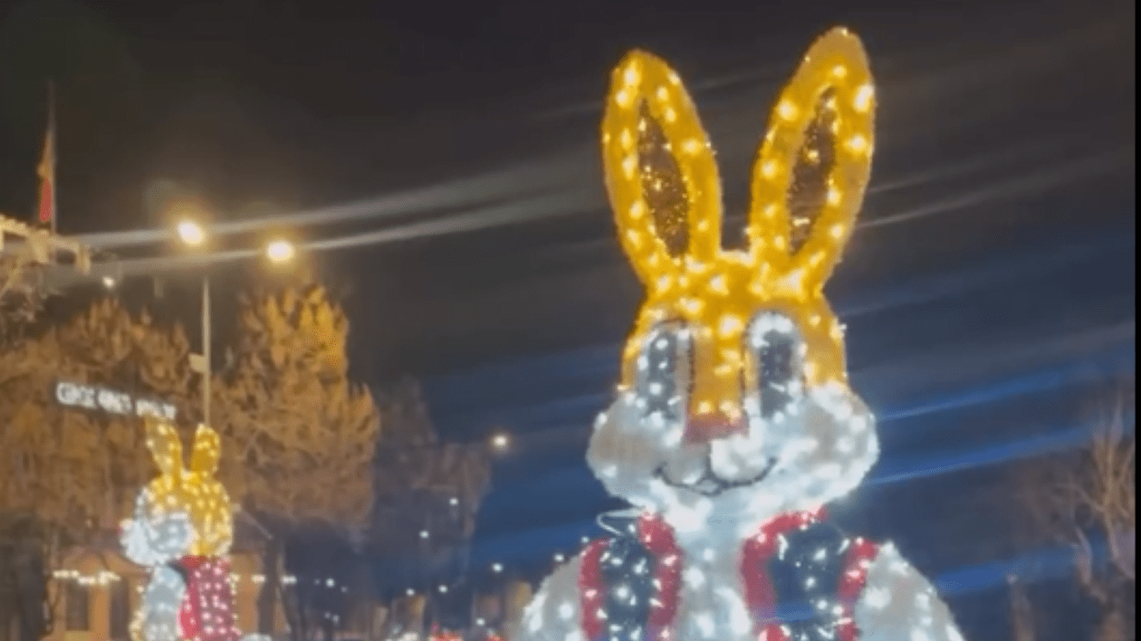 Poză cu o decorațiune de Paște (un iepure) în Brașov