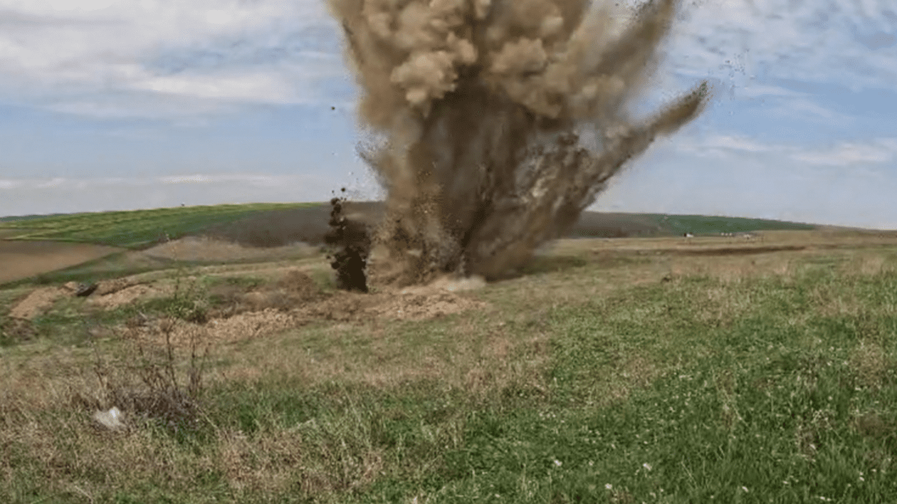 Zeci de proiectile găsite la Galați au fost detonate controlat. Multe dintre ele erau funcționale