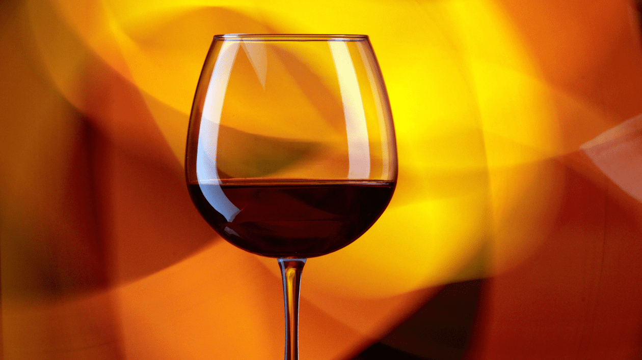 Ce este vinul portocaliu și cum se deosebește de rosé? Diferența, explicată simplu