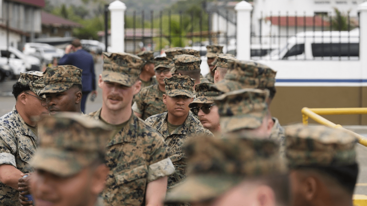Militarii americani care au fost concediați pentru că au refuzat să se vaccineze anti-Covid vor fi despăgubiți, anunță administrația Trump