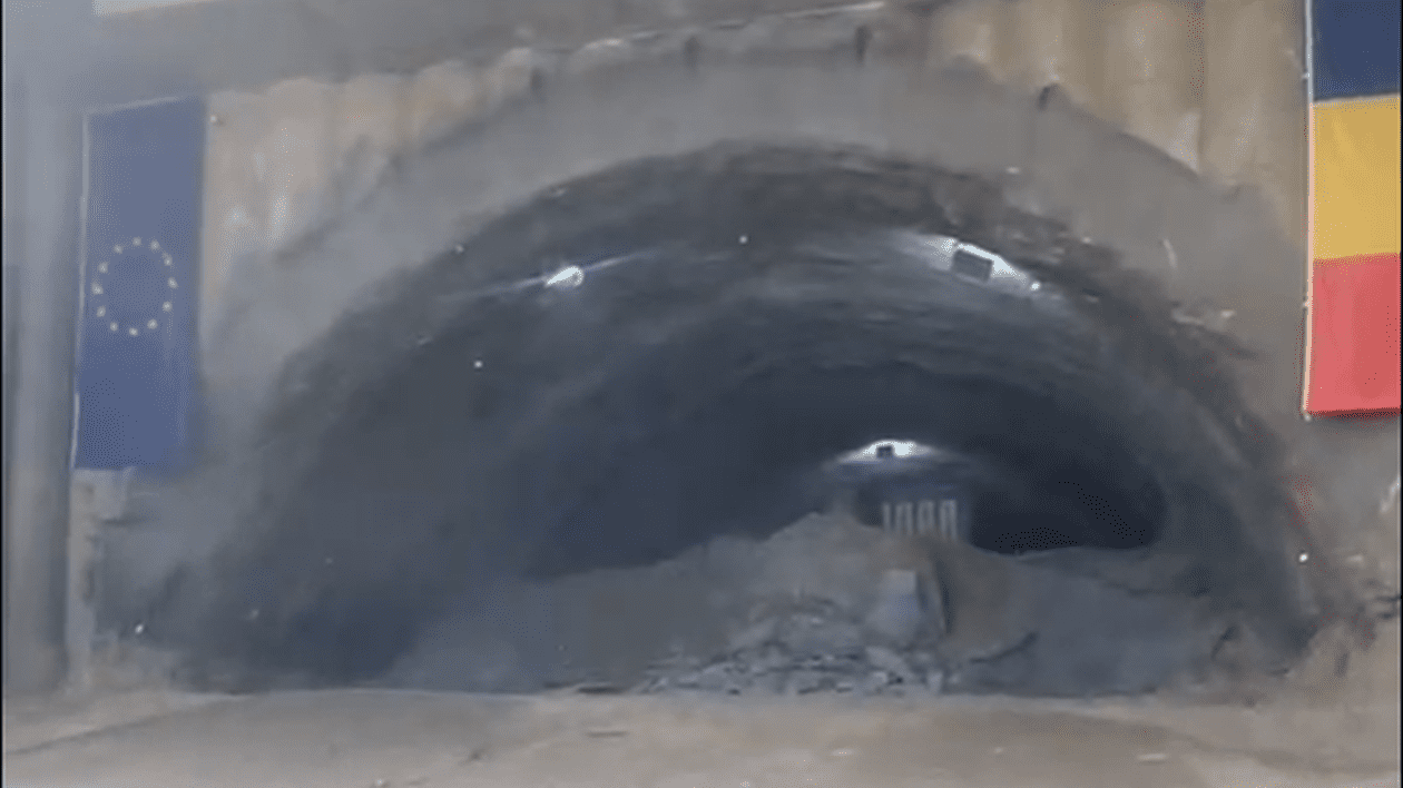 Tunelul Curtea de Argeș, format din tunelurile Alina și Daniel, a fost forat complet