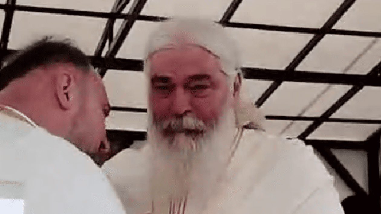 Părintele Calistrat Chifan a primit Crucea Bucovinei.