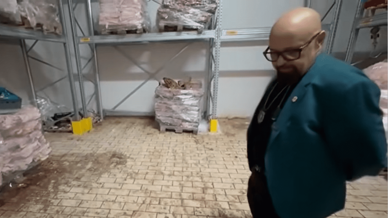 Piedone, șocat de ce a găsit în control la abatorul din Popești-Leordeni: „Inconştienţa voastră le întrece pe toate. Aici nu e abator, aici e crematoriu!”