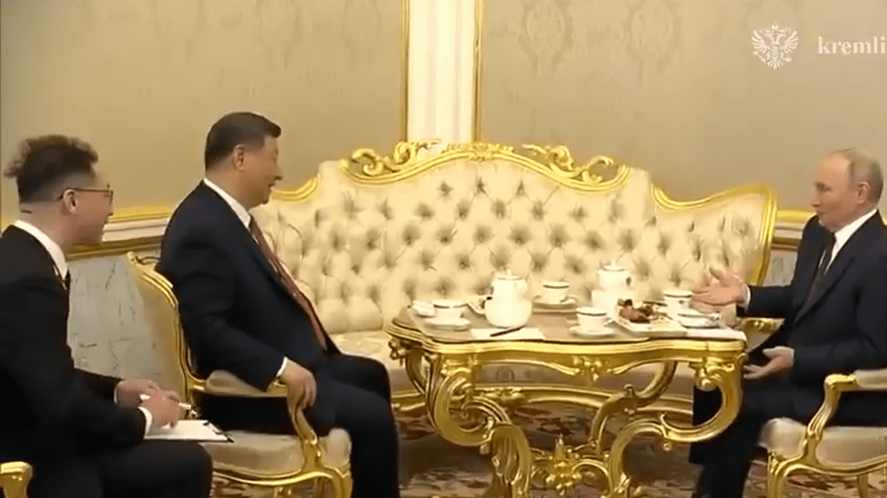 Moment viral cu Xi Jinping și Vladimir Putin care se invită reciproc să bea ceai, dar niciunul nu o face: „Un pic de poloniu” I VIDEO