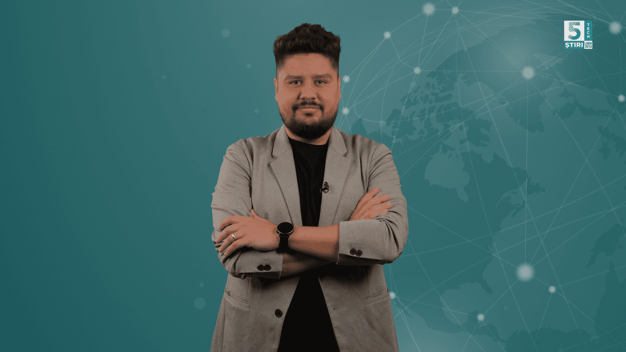 Claudiu Râpan, gazda rubricii 5 știri by Libertatea Tech, pe un fundal albastru.