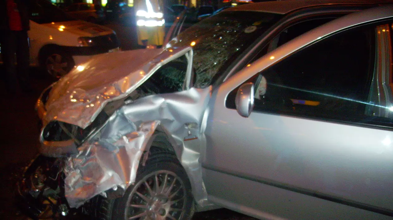 Doi morţi într-un accident în Bucureşti