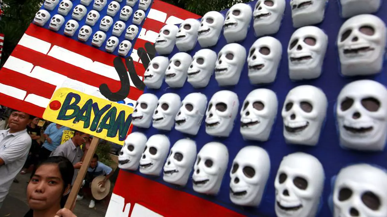 Steag american "decorat" cu capete de mort, la şase ani de la invadarea Irakului