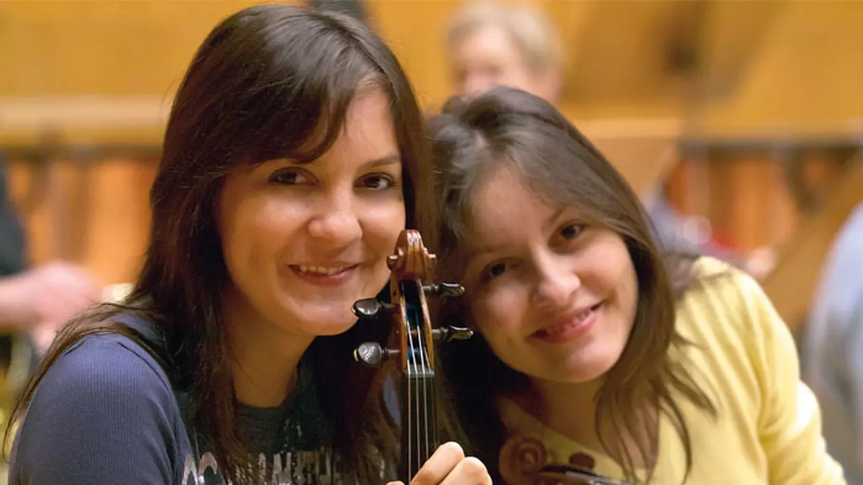 Surorile Andreea şi Alina Florescu cântă la viori de 40.000 €