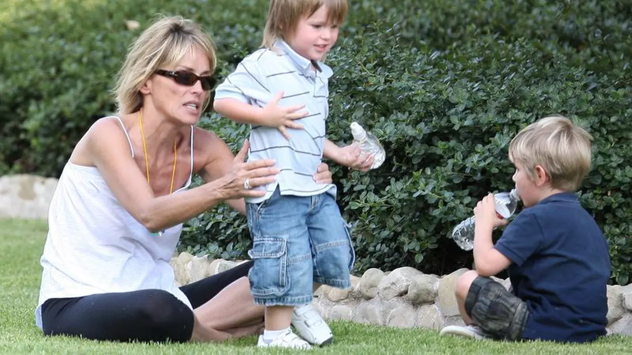 Sharon Stone a pierdut două sarcini în luna a şasea