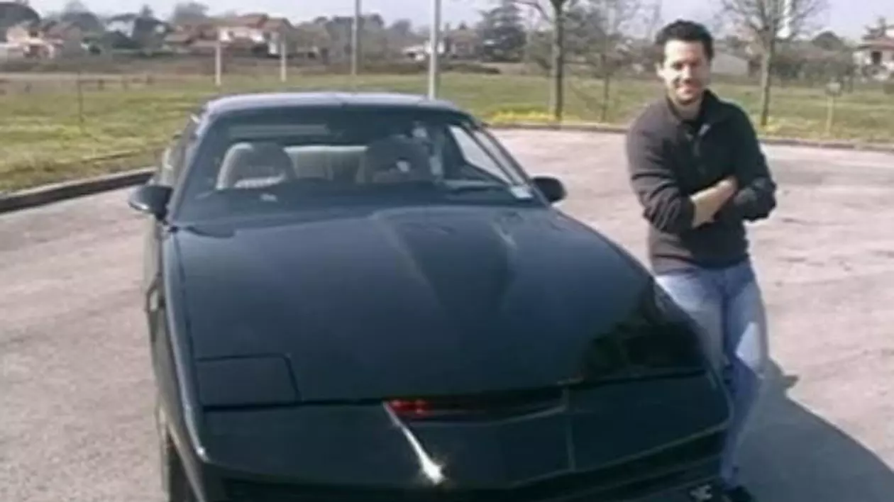 Video / Kitt, maşina vorbitoare există în Italia