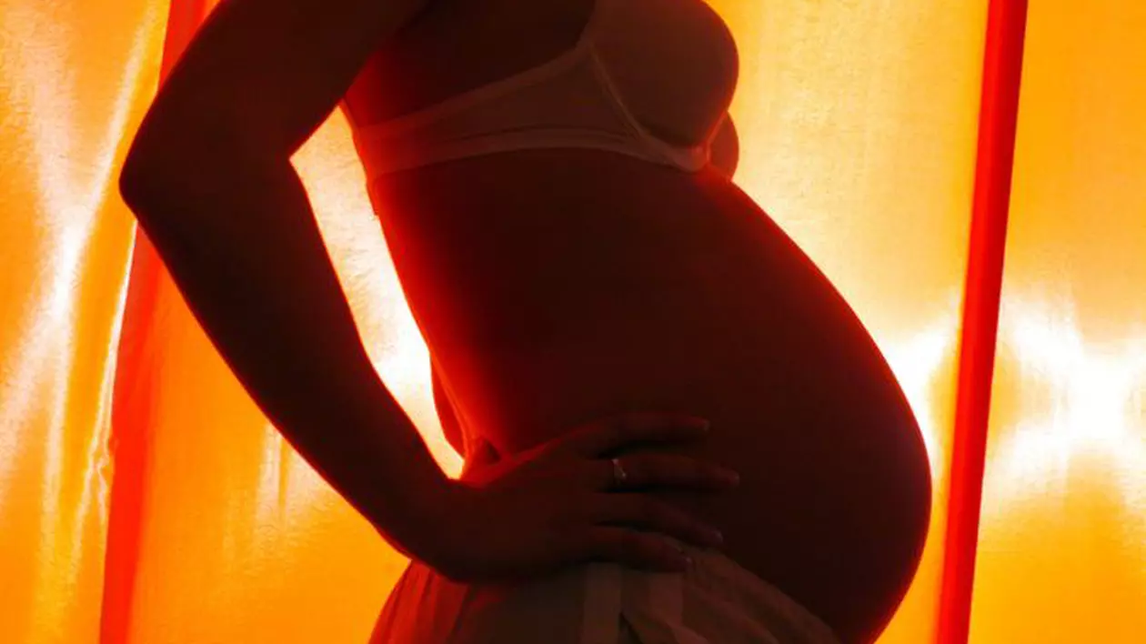 "Sperminatorul" a agăţat 12 femei pe Facebook şi le-a lăsat însărcinate