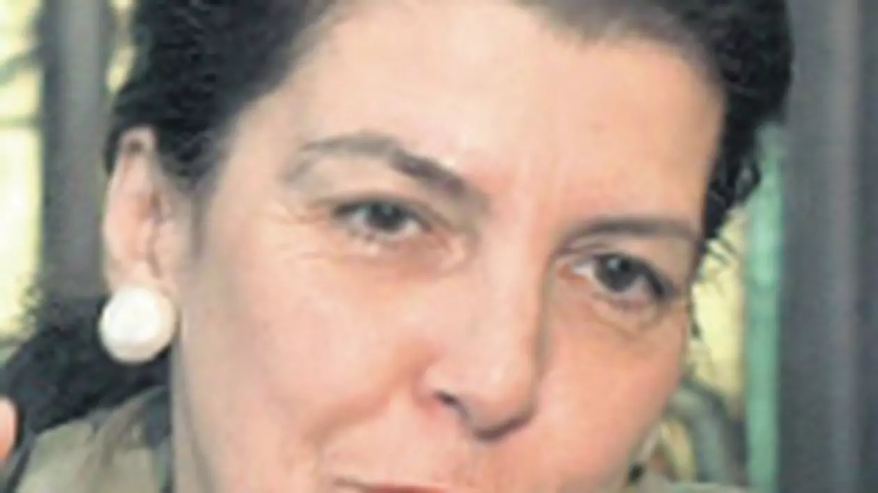 CUM A PĂCĂLIT-O ANCA PETRESCU pe Elena Ceauşescu pentru A SALVA MAI MULTE CLĂDIRI