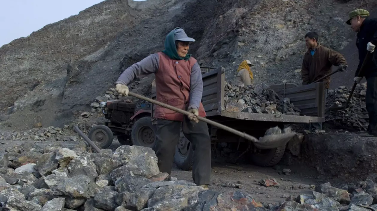152 de muncitori, prinşi într-o mină din China