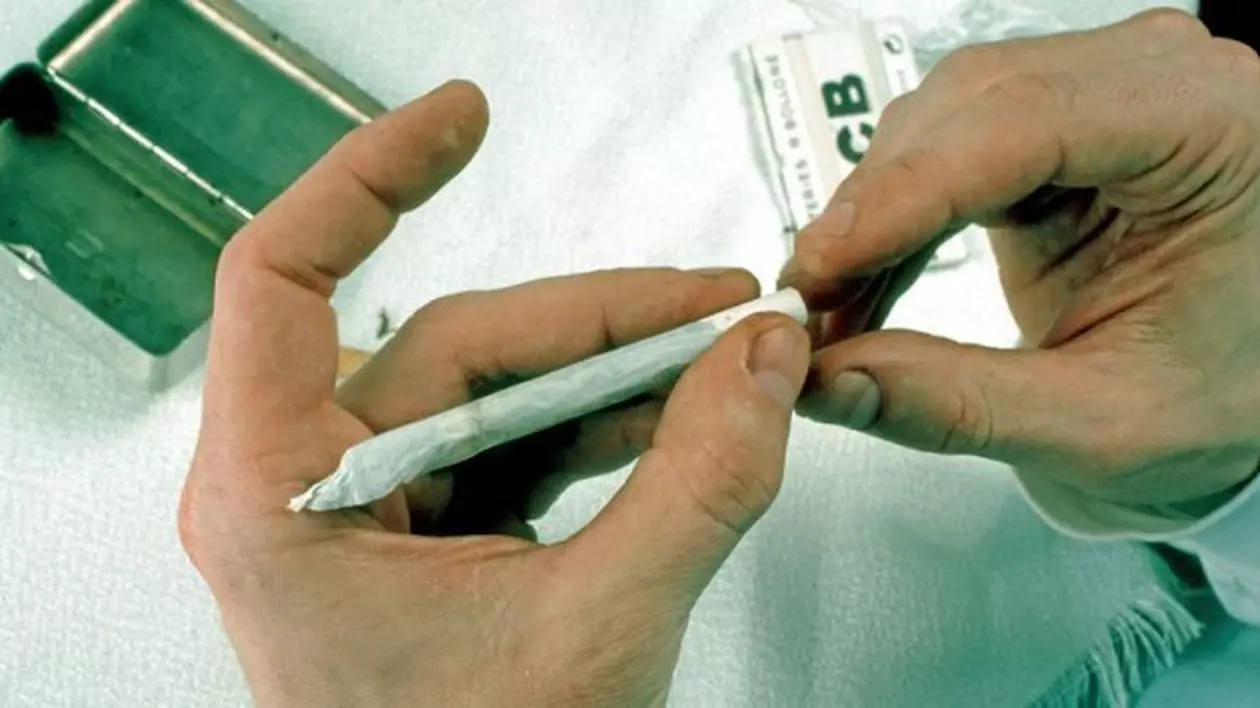 Român arestat în Italia în timp ce vindea marijuana