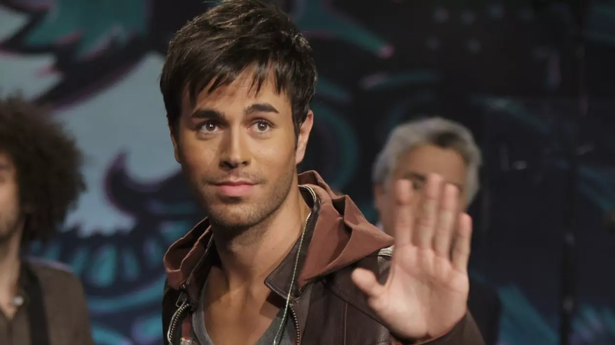 Vești bune pentru fumătorii care merg joi la concertul lui Enrique Iglesias