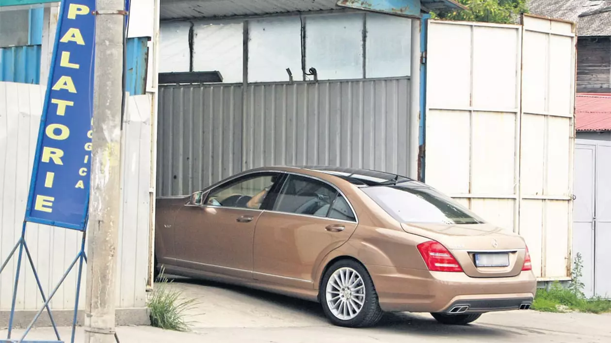 Preşedintele lui Dinamo îşi duce Mercedesul de 80.000 € la o modestă spălătorie de cartier