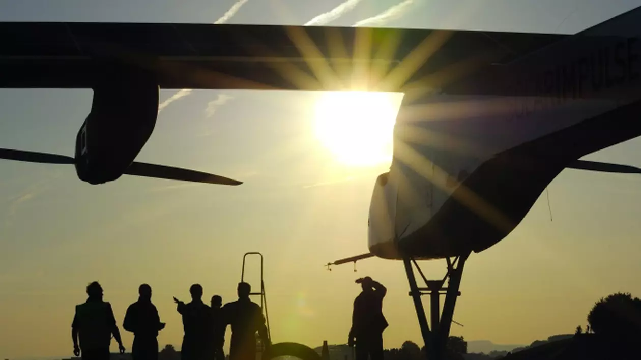 Avionul Solar Impulse a zburat 26 de ore